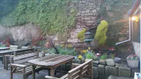 The Old Well Inn - Inns