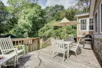 1000 Mbps Wifi, 11-Person Hottub, 75", Close 2Downtown/Restaurants, Sleeps16 - ジャグジー