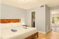 Pool - Free Parking - Apartment - 500 Feet from Beach - Condos