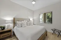 3 Pools, lazy river, walk to 5th ave restaurants! - 3-Star