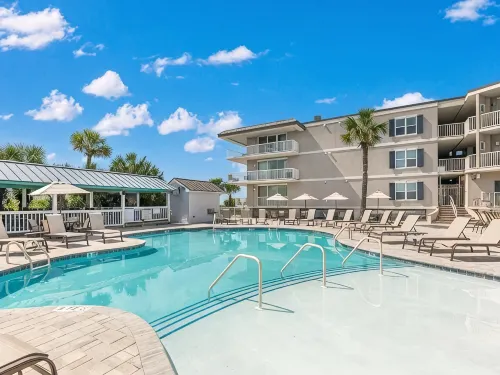 Charming 3-bedroom condo with Ocean View on Tybee Island! Pets allowed! - 4-Star