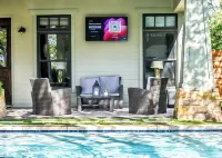 Luxury Austin Retreat for Families & Groups, Pool + Spa, Sleeps 15 - สระว่ายน้ำส่วนตัว