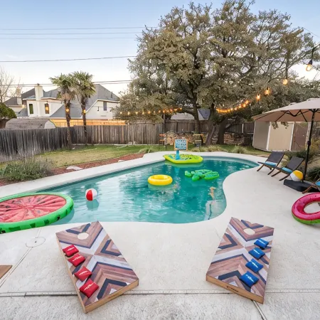 ATX Arcade, Theater, & Poolside Oasis! Pet & Kid Friendly!