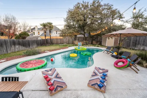 ATX Arcade, Theater, & Poolside Oasis! Pet & Kid Friendly!