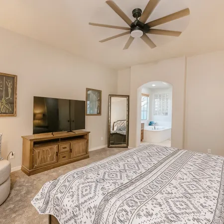 The Good Life in Goodyear.Pool.spa.Golf.Pool table minutes to ballfields/Stadium