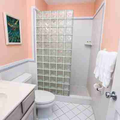 Ground Floor 1 Bedroom Pool, Hot Tub Private Beach Wifi Sleeps 3 Rooms