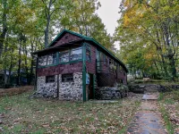 Little Pond, Big Fish, Swimming, Hiking, Kayaking on our Private Lake. Hotels in Windham