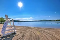 NEW Pocono Lake Modern & Cozy Cabin, Hot Tub, Pools - シャレー