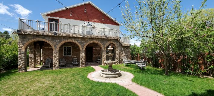 Western Carriage House Studio Suite- Western themed retreat- Full Kitchen & Bath โรงแรมในกีเล็ต