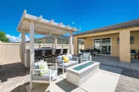 Indio Spacious Entertaining Hideaway Pool Hot Tub - 4-نجوم