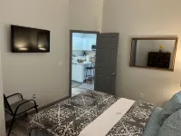 Lovely 2 bedroom rental unit with free parking