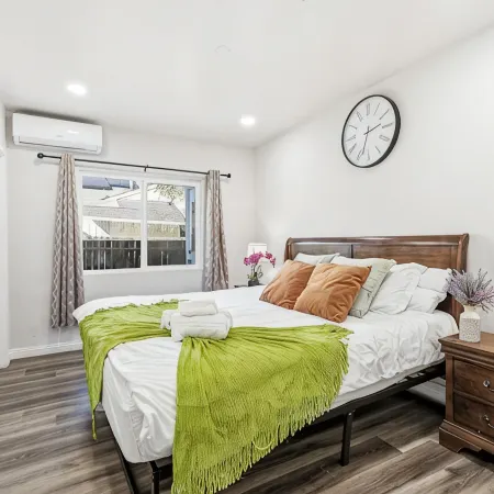 Prime location Close to Downtown LA 2 bed 1 bath Kingsize Bed Private Entry! 17