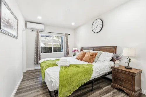 Prime location Close to Downtown LA 2 bed 1 bath Kingsize Bed Private Entry! 17