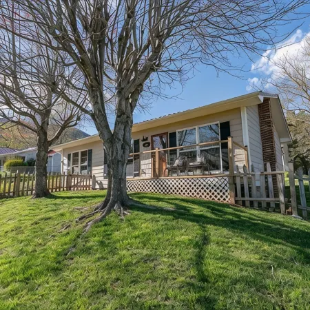 Stroll to Park, Shops, Restaurants in Downtown WJ!