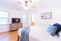 Beach Retreat - Spacious Top Level APT, Walk to Carolina Beach, Lake & Park - 4-Star