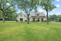 Luxury Farmhouse in Weatherford - 4-Star