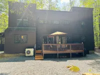 Stylish Pocono Cabin • Fire Pit • Sleeps 8 - Wifi