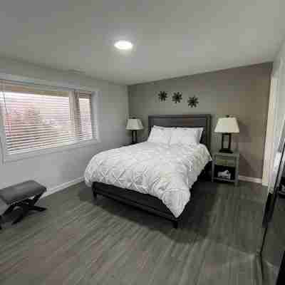 Vernon Valley and Lake View with Private Hot Tub Rooms