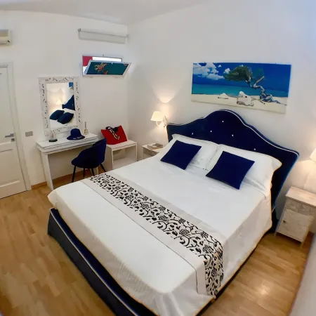 Luxury beach escape: relaxation and charm in Positano. Sea Suite 50 steps from the sea.