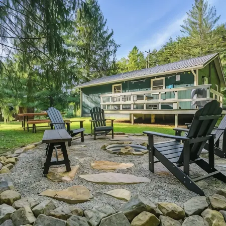 Creekside bungalow with a hot tub, walking distance to downtown Nashville