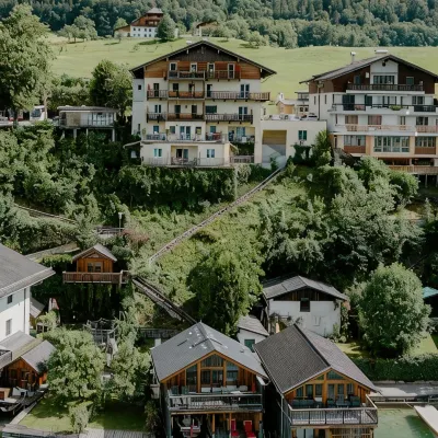 Romantik Residenz (Ferienwohnungen Hotel Im Weissen Rössl) - Dependance Hotels near Puppenmuseum (Dorf-Alm)