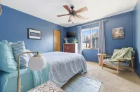 Cozy Lakeside Cottage for Families and Fun Seekers. Game room - Large Soaker Tub