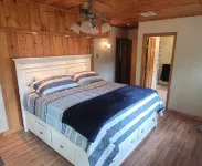 Hidden 4Br-3 Bath Gem with Lake Views,  and so Much More - Wifi