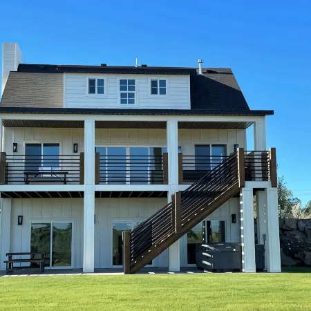 Luxury Farm Home @ Stoney Farms w/ Private Hot Tub