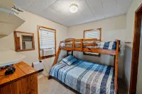 Little Barbee Lakefront Bungalow - Homestays
