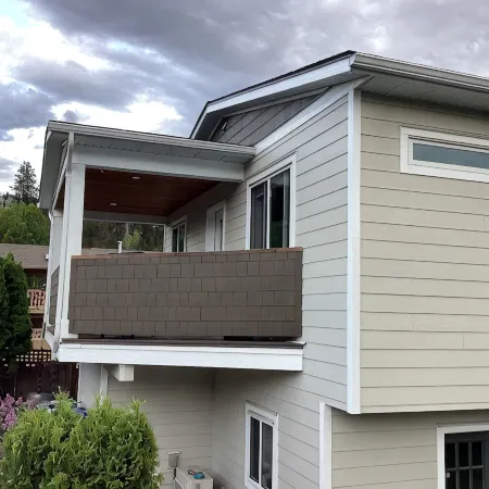 Fully appointed 2 bedroom carriage house in beautiful Penticton! Winter Rates!