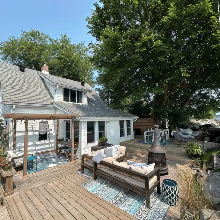 Cozy waterfront cottage