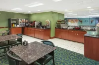 Baymont by Wyndham Decatur IL North - Pet friendly