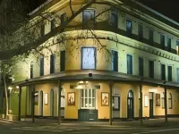 Royal Exhibition Hotel