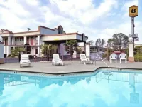 Super 8 by Wyndham Stockbridge - Pools