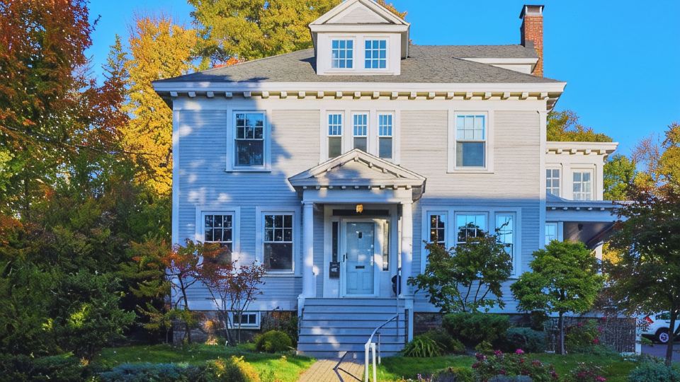 Centrally located, a Beautiful Landmark House for an ideal Family Getaway!