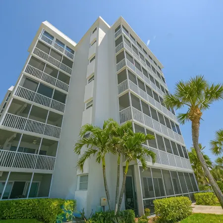 Beachfront Luxury Renovated Condo Directly On the Gulf