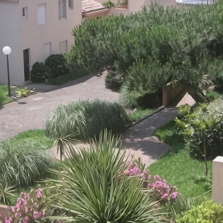 <- Direct on This Beach, Bright; Sea View. T 42m2 + Terrace + Wifi Garage