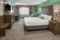 Yosemite Southgate Hotel & Suites