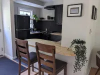 Fantastic 2-bedroom townhome, 2 blocks from Michigan Stadium! - บังกะโล