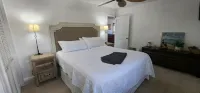 Beach Getaway Just Refreshed, Sleeps 8 <4 br> EV level 2 charging- views - Beach