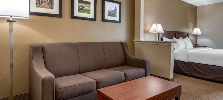 Comfort Inn & Suites DeLand - Near University Hotels in Volusia County