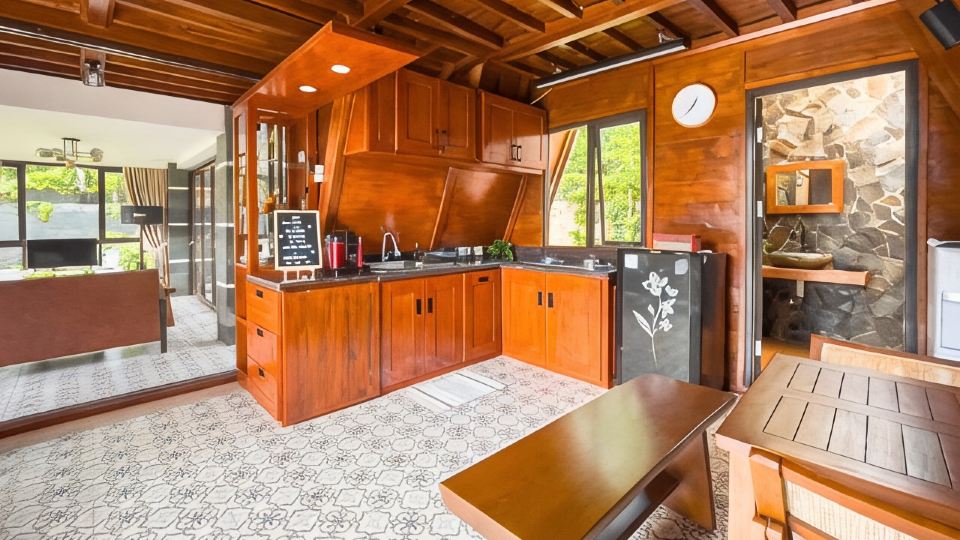 Golden Melody Luxury Cabin by Nginapsini