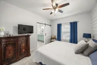 Hill Country Hideout - Cozy 2 bedroom 2 Bath Townhome off of Main Street - 3 tähden