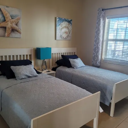 The Grandest of Grandviews on 7 Mile Beach! 2nd floor 2 bed-2 bath beachfront!