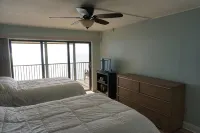 One Bedroom Penthouse Condo on the Beach at Ocean Sands - sul mare