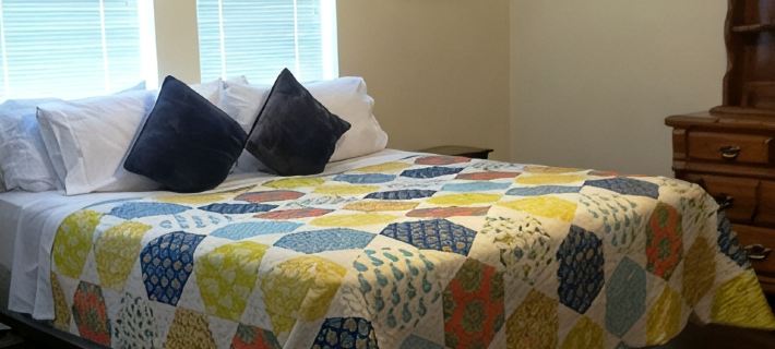 Pristine Cape Cod on the Creek! 4 Large Bedrooms - 6 Guests Hotels in Albany