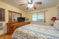 Hot Tub+River Views, Grill, Fireplace! Mtn Views, Private, 5 Min to Burnsville! - Chalets