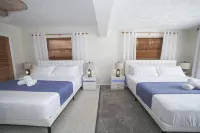 Paradise House 12 guest, private pool, 2 miles from white sand beach