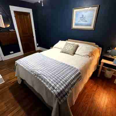Private 3-Bdrm Unit. Historic Home, Downtown Sandusky. Family friendly! Rooms