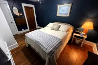 Private 3-Bdrm Unit. Historic Home, Downtown Sandusky. Family friendly!